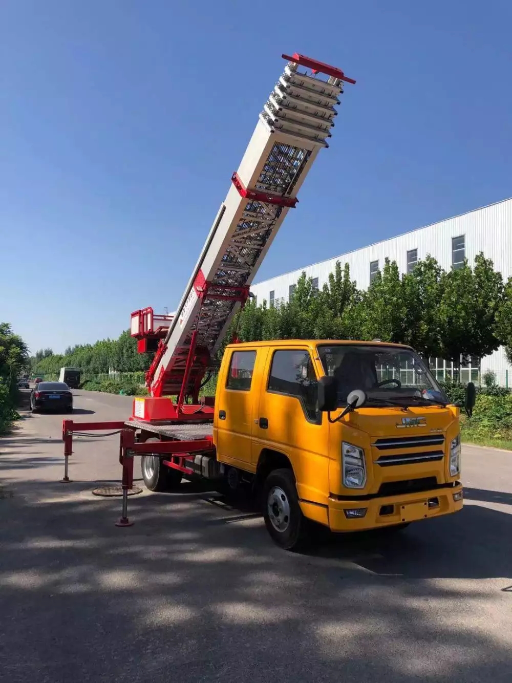 旺苍附近的云梯车出租服务：轻松解决高空作业需求